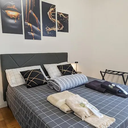 With Free Parking 15 Minutes Walk From Arena Verona