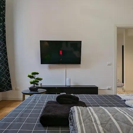 With Free Parking 15 Minutes Walk From Arena *