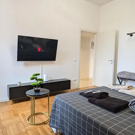 With Free Parking 15 Minutes Walk From Arena Apartment