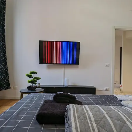 With Free Parking 15 Minutes Walk From Arena Apartment *