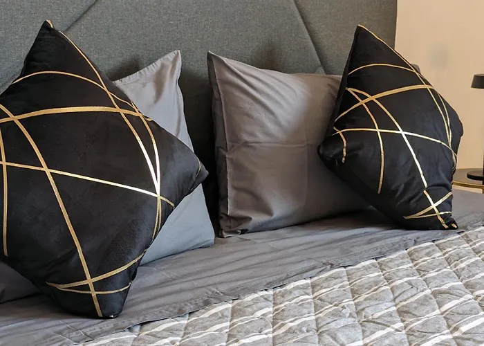 With Free Parking 15 Minutes Walk From Arena Apartment